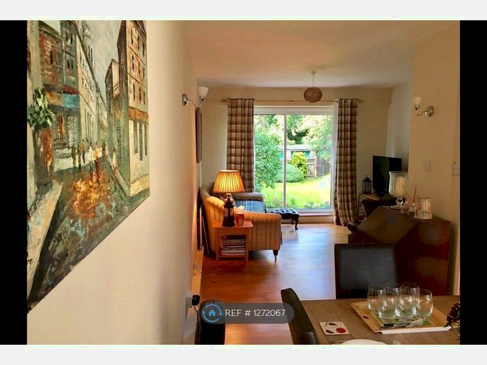 2 Bedroom Flat To Rent In Clare Court, Chislehurst BR7