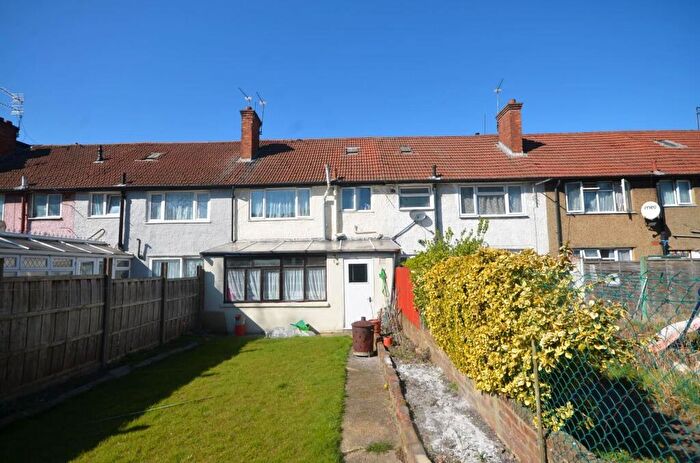3 Bedroom Terraced House For Sale In North Circular Road, Neasden, London, NW2