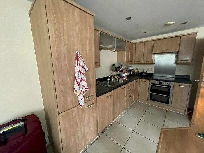 2 Bedroom Flat To Rent In Lanadron Close, Isleworth, TW7