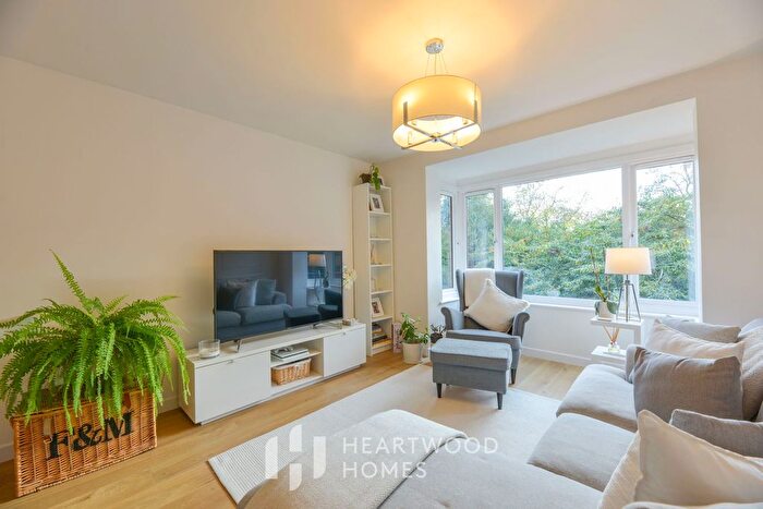 2 Bedroom Flat For Sale In Avondale Court, Upper Lattimore Road, St. Albans, AL1