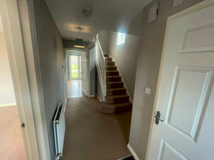 3 Bedroom Detached House To Rent In Honey Pot Fold, Baildon, Shipley, West Yorkshire, Uk, BD17