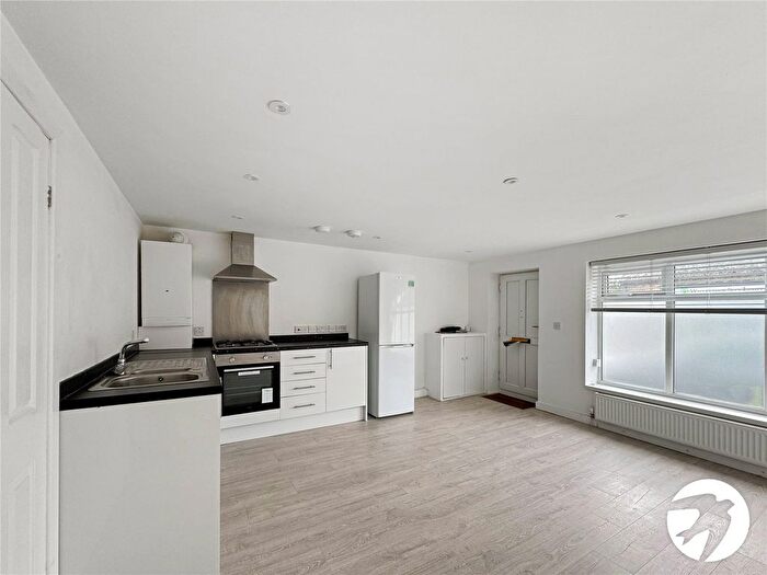 1 Bedroom Flat For Sale In London Road, Teynham, Sittingbourne, Kent, ME9