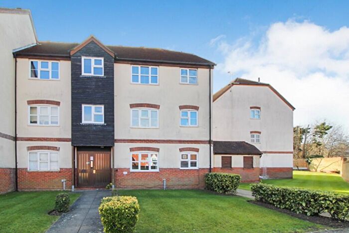 2 Bedroom Flat For Sale In Thornborough Avenue, CM3