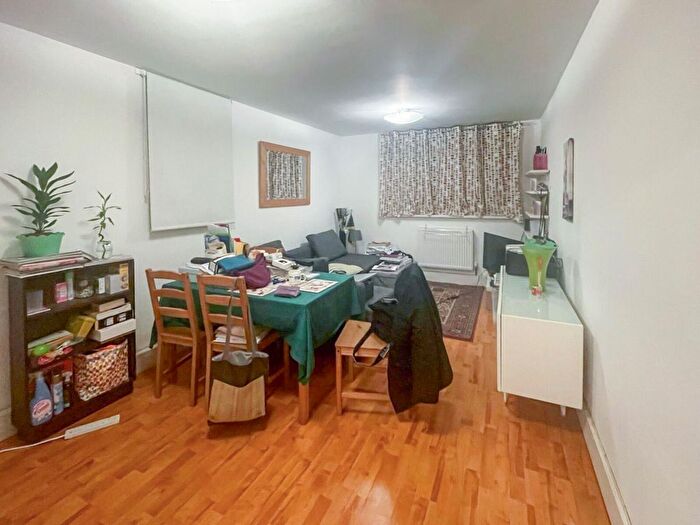 1 Bedroom Flat To Rent In Ashley Crescent, Battersea, London, SW11