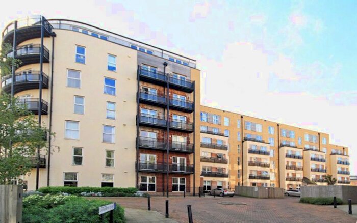 2 Bedroom Flat To Rent In Lanadron Close, Isleworth TW7