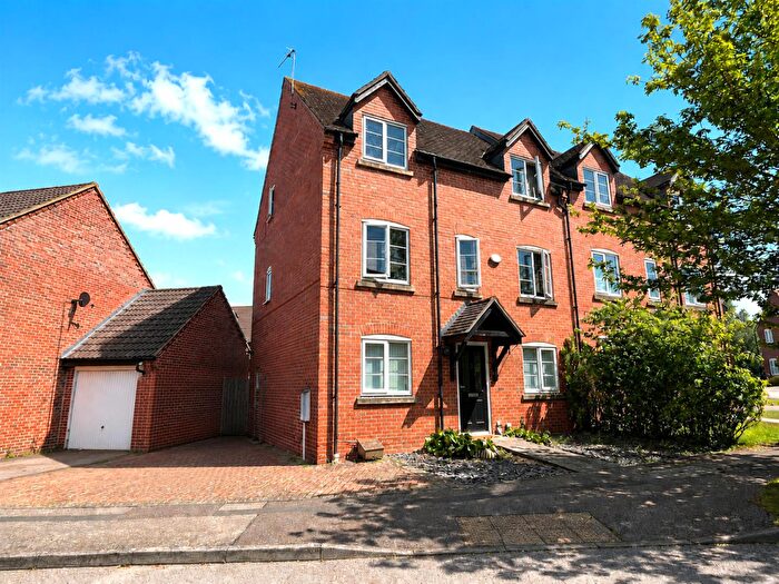 4 Bedroom Town House For Sale In Harefield, Grange Park, Northampton, NN4