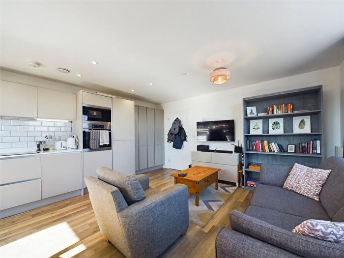 1 Bedroom Apartment For Sale In Seven Sisters Road, London, N4