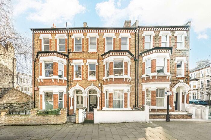 2 Bedroom Flat To Rent In Kenwyn Road, London, SW4