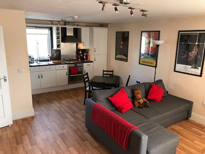 2 Bedroom Flat To Rent In Wakefield Court, Leyton, E10