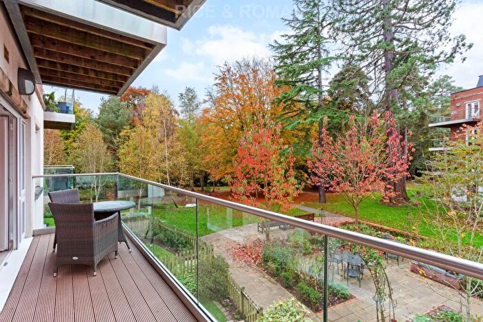 2 Bedroom Retirement Property For Sale In Lynwood Village, Ascot, SL5