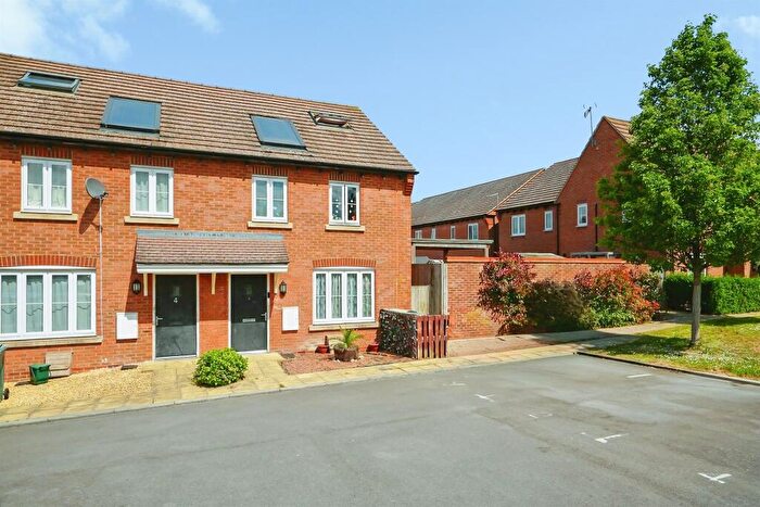 3 Bedroom End Of Terrace House For Sale In Greenfinch Road, Didcot, OX11