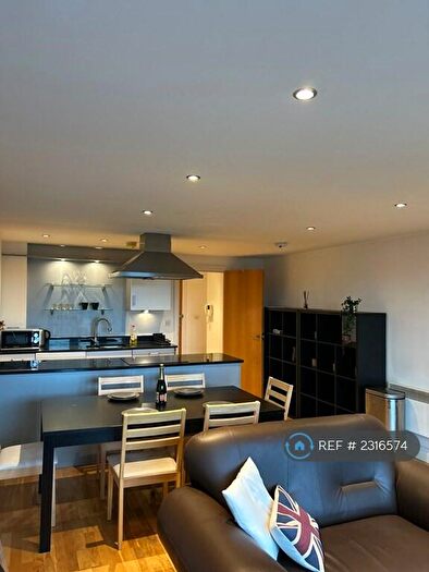 2 Bedroom Flat To Rent In Southgate Road, London, N1