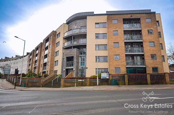 2 Bedroom Apartment For Sale In Wesley Court, Millbay Road, PL1