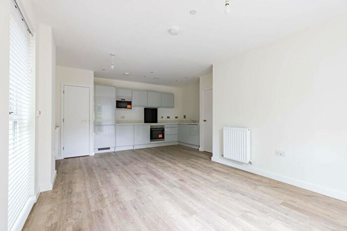 2 Bedroom Flat To Rent In Borders Lane, Loughton, IG10