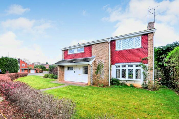 4 Bedroom Detached House To Rent In Chestnut Way, Godalming, GU7