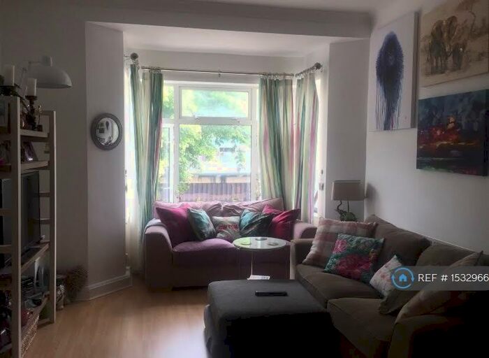 3 Bedroom Flat To Rent In Fitzhamon Embankment, Cardiff, CF11