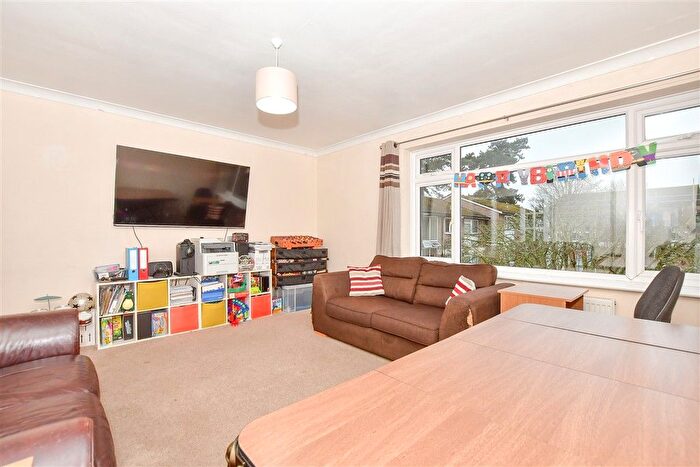 2 Bedroom Flat For Sale In Tonbridge Road, Maidstone, Kent, ME16