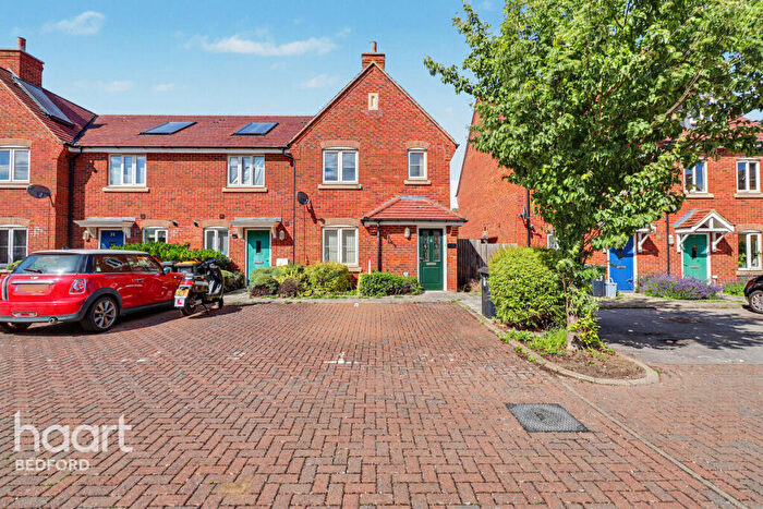 3 Bedroom End Of Terrace House To Rent In Sherwood Close, Bedford, MK43