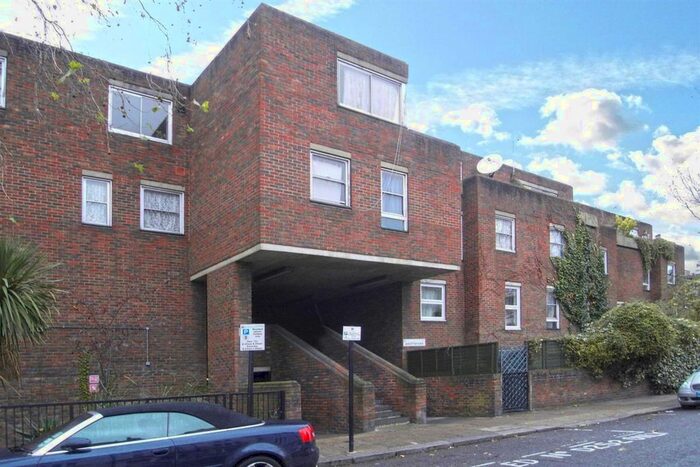 3 Bedroom Flat To Rent In Talbot Road, London, W2
