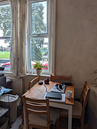 1 Bedroom Flat To Rent In Wood Lane, London, W12