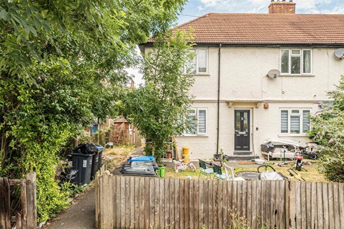 2 Bedroom Maisonette For Sale In Eldertree Place, Mitcham, CR4