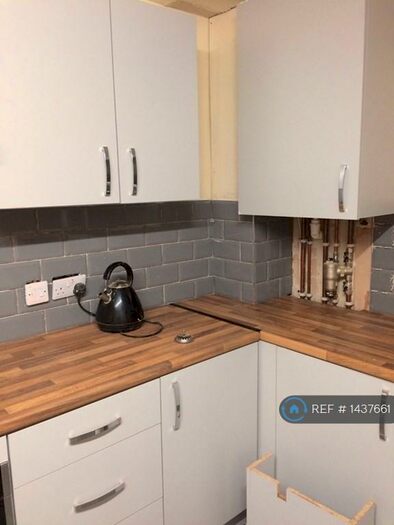 2 Bedroom Semi-Detached House To Rent In Sandford Close, Hull, HU7