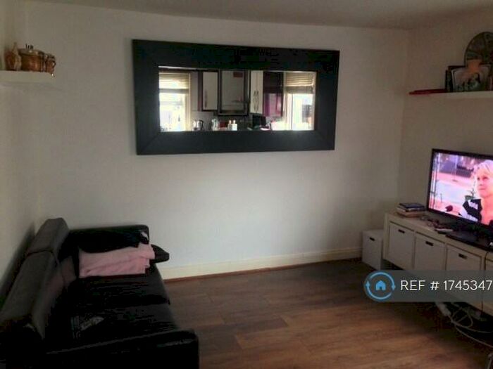 2 Bedroom Flat To Rent In Goodhallstreet, London, NW10