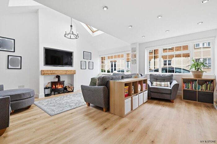 4 Bedroom Semi Detached House For Sale In Ilford, Greater London, IG6