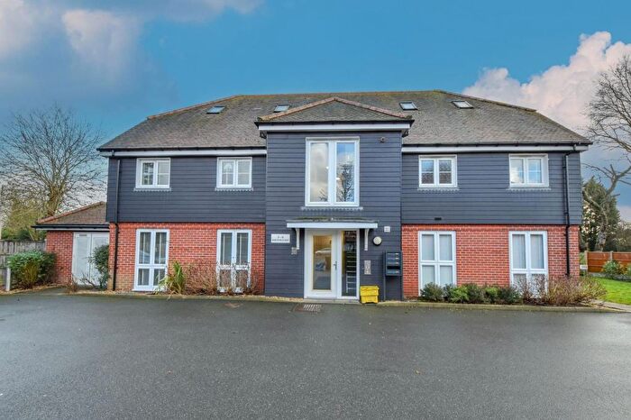 2 Bedroom Flat For Sale In Whitefield Way, Kelvedon Hatch, Brentwood, CM15