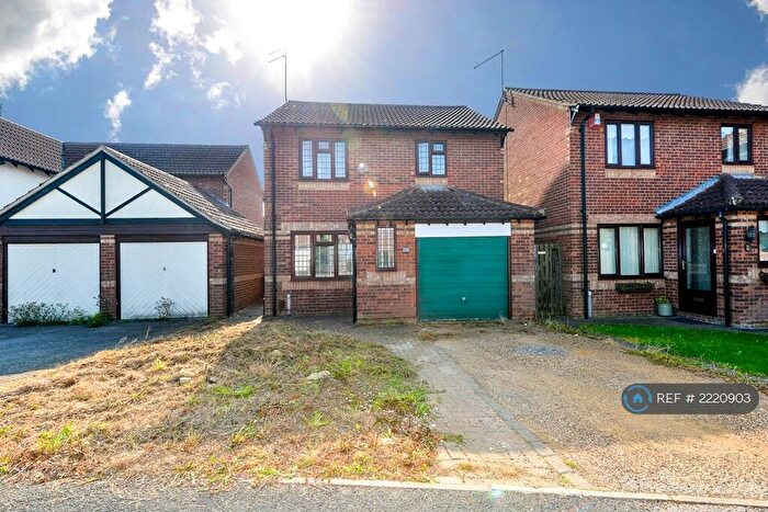 3 Bedroom Detached House To Rent In Richmond Avenue, Kettering, NN15