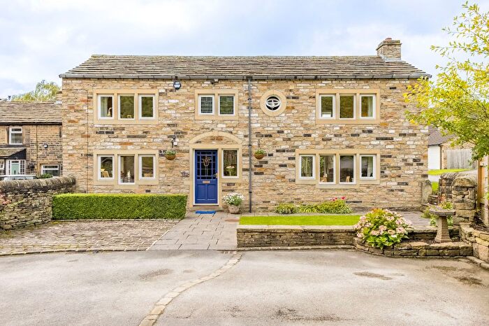 4 Bedroom Link Detached House For Sale In Gynn Lane, Honley, Holmfirth, HD9