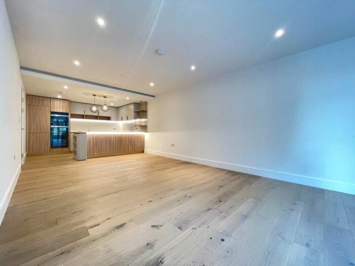 3 Bedroom Flat To Rent In Parr's Way, London, W6