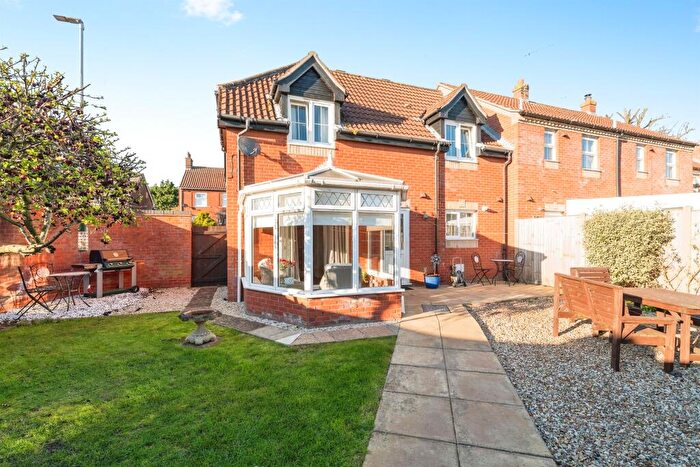 3 Bedroom End Of Terrace House For Sale In The Lawn, Fakenham, NR21