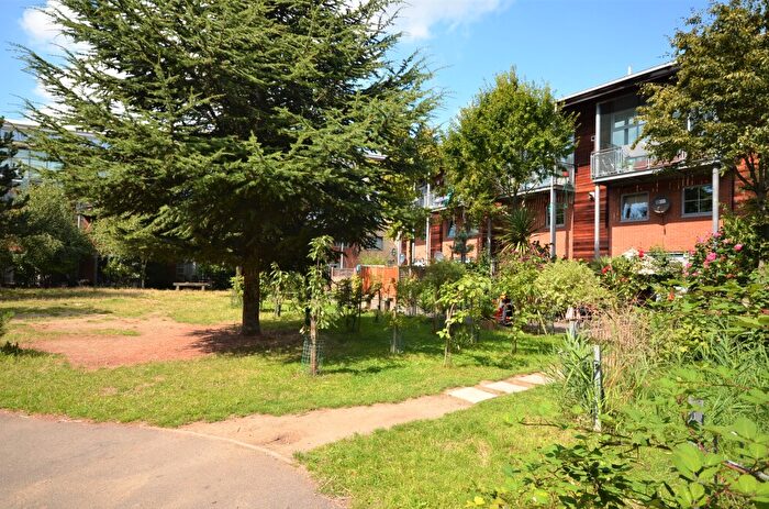 2 Bedroom Flat To Rent In Windmill Road, Slough, SL1