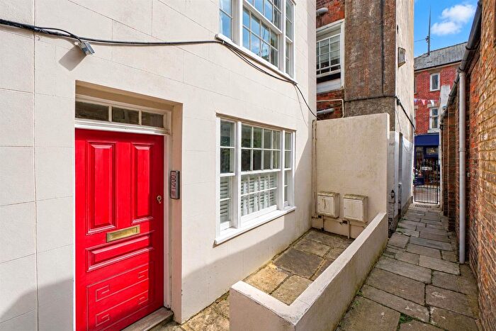 2 Bedroom Maisonette For Sale In Burdett Place, Hastings, TN34