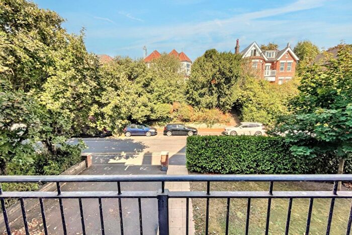 2 Bedroom Flat For Sale In Bournemouth, BH1