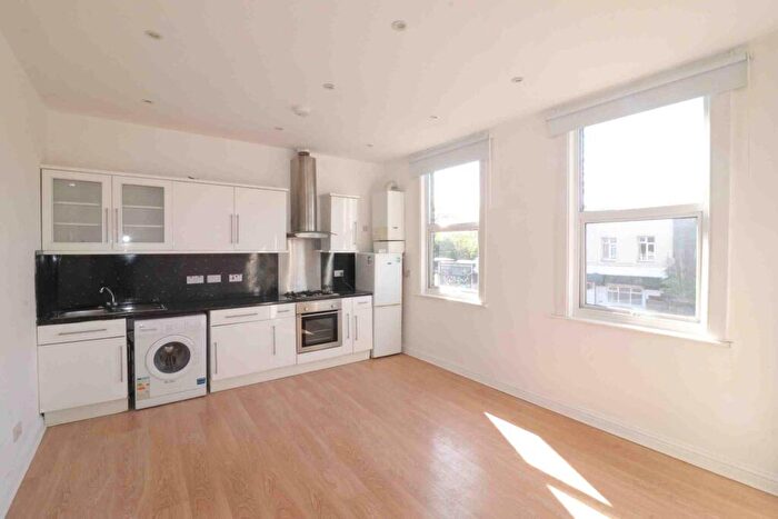 1 Bedroom Flat To Rent In Maple Road, SE20