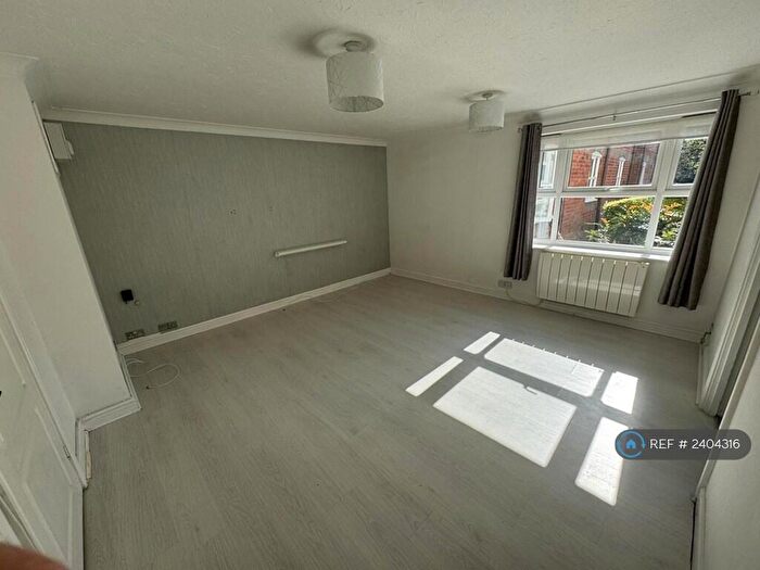 2 Bedroom Flat To Rent In Ashdown House, Reading, RG1