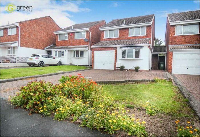 3 Bedroom Detached House To Rent In Stephenson Close, Tamworth, B77