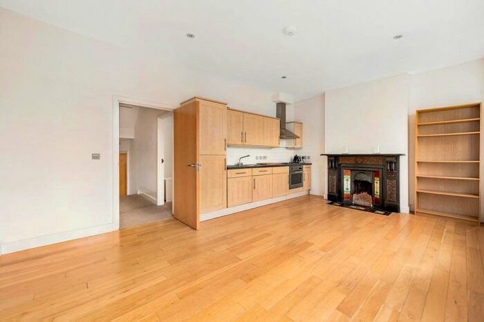 2 Bedroom Flat To Rent In Howletts Road, London, SE24