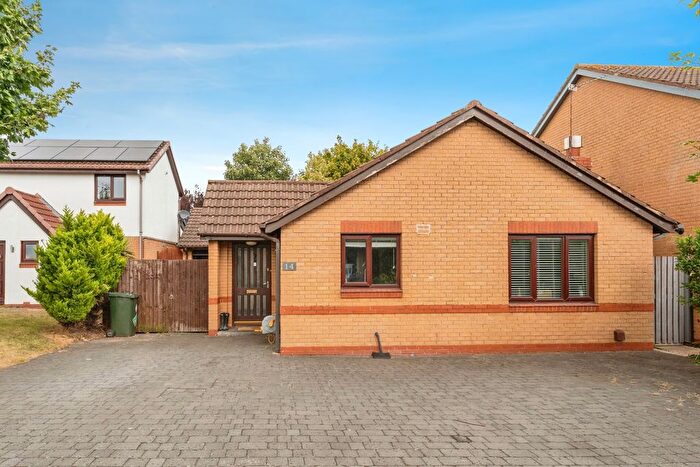 3 Bedroom Bungalow For Sale In Sunningdale Way, Neston, Cheshire, CH64