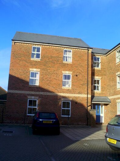 3 Bedroom Flat To Rent In Queensgate, Aylesbury, HP19