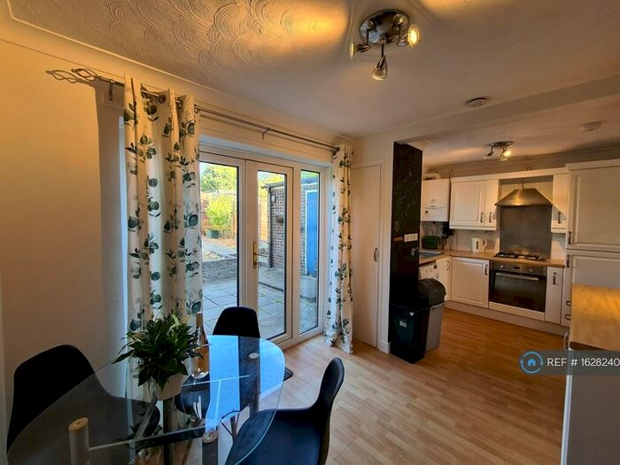 4 Bedroom Semi-Detached House To Rent In And Panton Crescent, Colchester, CO4