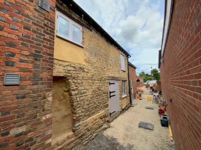 2 Bedroom House To Rent In High Street, Stony Stratford, Milton Keynes, MK11