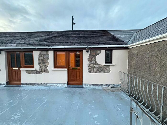 Flat To Rent In Wind Street, Ammanford, Carmarthenshire, SA18
