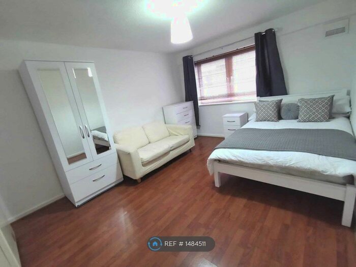 2 Bedroom Flat To Rent In Renaissance Court, Birmingham, B12