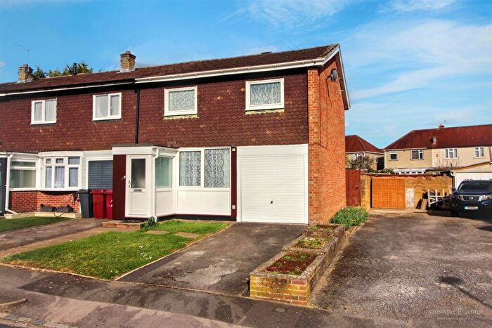 3 Bedroom End Of Terrace House For Sale In Bran Close, Tilehurst, Reading, RG30