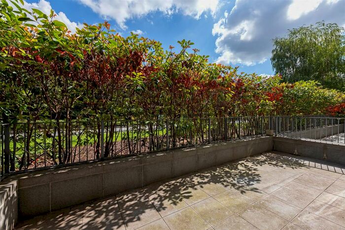 1 Bedroom Flat To Rent In Doulton House, Park Street, London, SW6