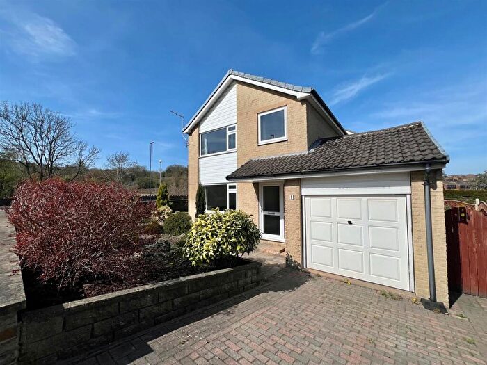 3 Bedroom Detached House For Sale In Fenay Lea Drive, Waterloo, HD5