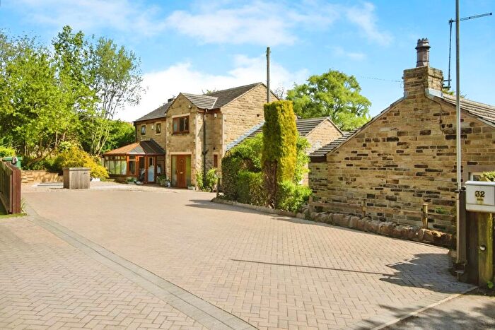 4 Bedroom Detached House For Sale In Tong Moor Side, Birkenshaw, Bradford, West Yorkshire, BD11